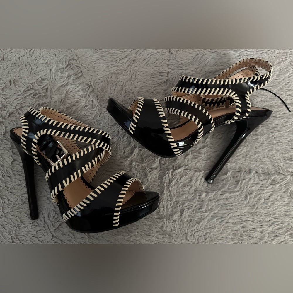 Madison by Shoedazzle Black & White Stitched Stiletto Heels w/ Cage Design NWOT - Picture 2 of 12